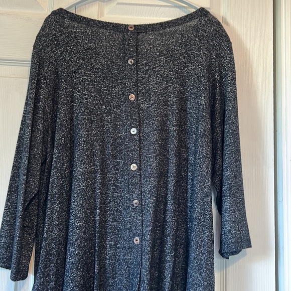 Black casual soft sweater tee - Picture 2 of 3